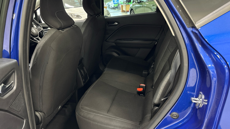 Renault Captur 1.3 TCE 140 Iconic 5dr EDC Petrol Hatchback